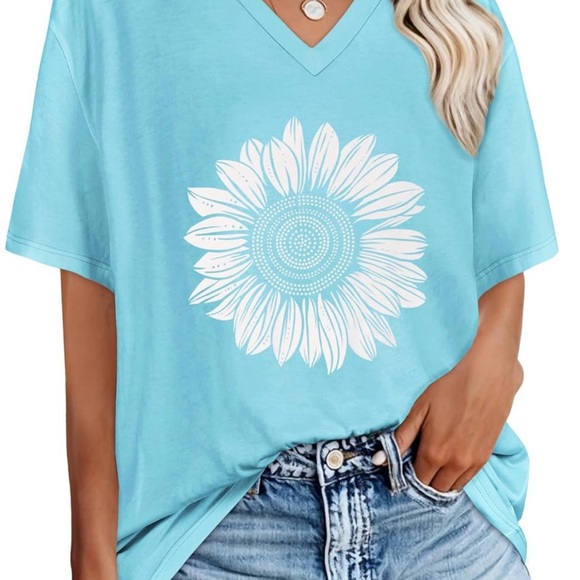 NWT Women’s Graphic Tee - Picture 1 of 9